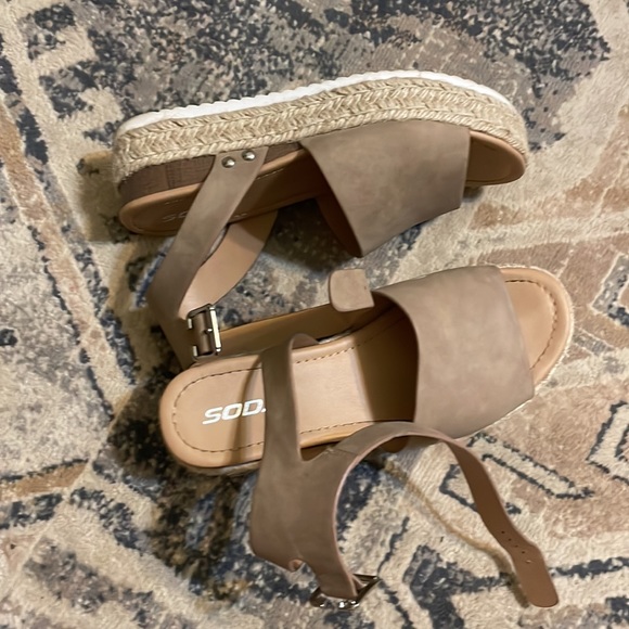 platform sandals - Picture 2 of 2